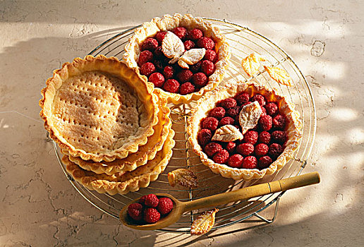 树莓,奶油甜酥饼,果料小馅饼