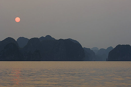 北越,靠近,海防,下龙湾,石灰石,喀斯特地貌,山峦,日落