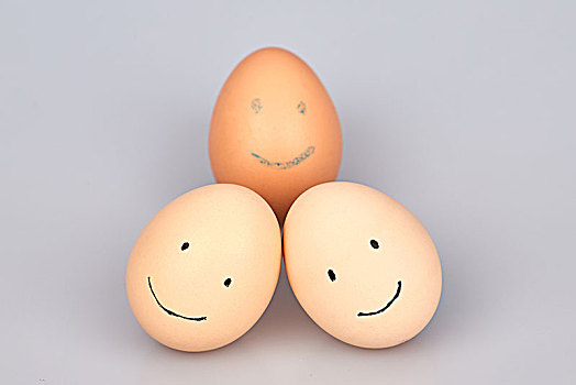 微笑的卡通鸡蛋