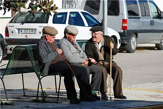 三个,老人,西班牙人,男人,坐,长椅,交谈