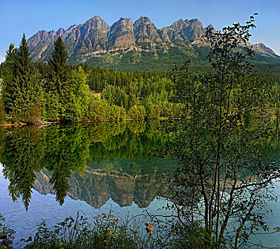 山,湖,罗布森山省立公园,不列颠哥伦比亚省,加拿大
