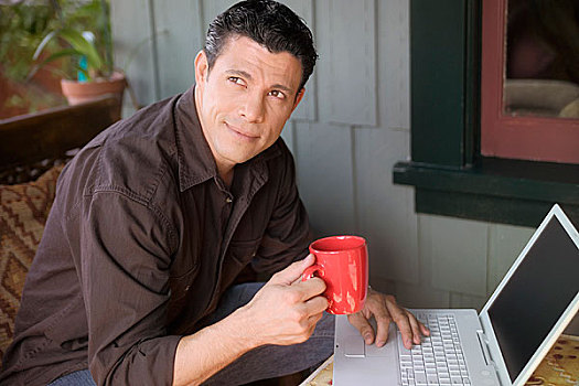 男人,咖啡杯,笔记本电脑