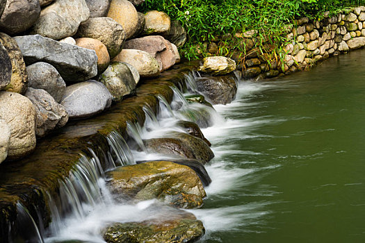 瀑布,流水,流淌,湖面,湖水,水面,石头,慢门,清澈,透明,小区,水系,喷泉