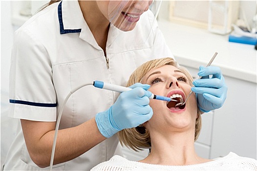 女患者,牙齿,检查