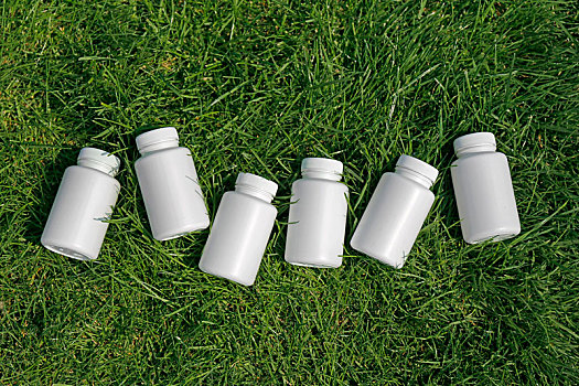 药瓶,草坪,草地,瓶子,白色瓶