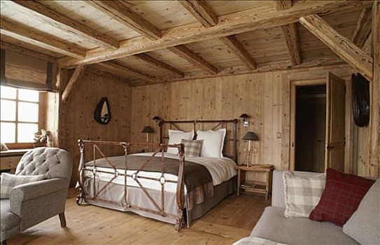法国,上萨瓦省,木房子,卧室,床,米色,沙发,木墙