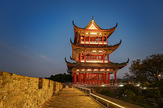 江西赣州古城墙八境台夜景