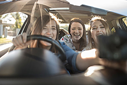 三个女人,年轻,汽车,驾驶员,调整,坐,窗户
