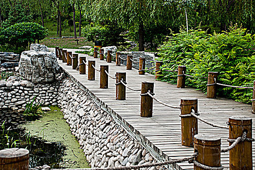 北京社区公园的桥