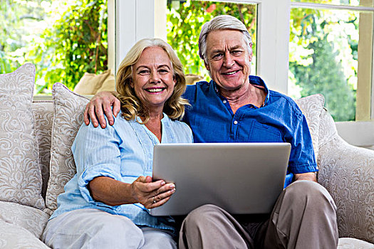 老年,夫妻,拿着,笔记本电脑,坐,沙发,在家,头像,客厅