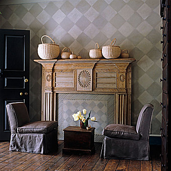 门廊,雕刻,壁炉架,一对,软垫,椅子,墙壁,装饰,手绘,方格,图案
