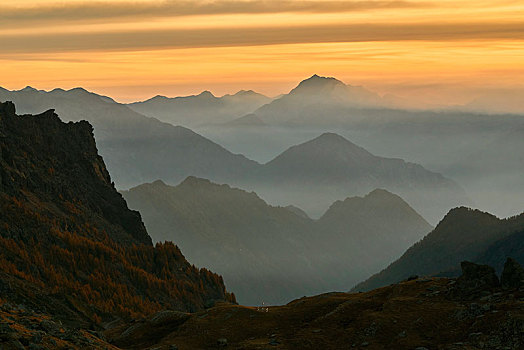 山景,山脉全景,日出,晨雾,奥斯塔谷,意大利,欧洲