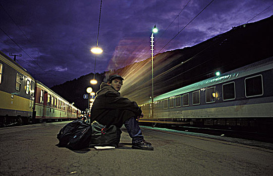 火车站,黄昏