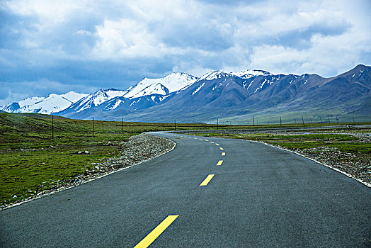 雪山草原公路