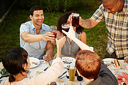 群体,朋友,祝酒,饮料,花园派对