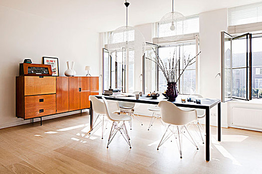 现代,桌子,白色,经典,壳,椅子,透明,吊坠,灯,餐具柜,复古,室内,大窗