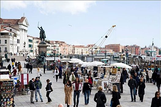 游客,海边,散步场所,纪念品,货摊,骑士雕塑,背景,威尼斯,意大利