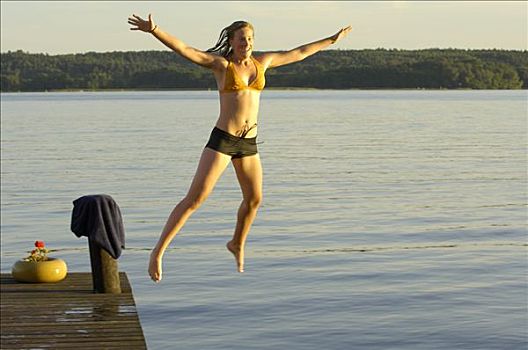 女青年,跳跃,水,瑞典