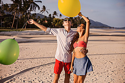 年轻,情侣,海滩,仰视,气球,苏梅岛,泰国