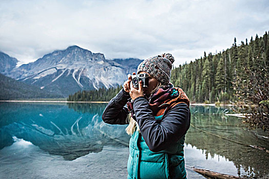 女人,照相,风景,翡翠湖,幽鹤国家公园,地点,不列颠哥伦比亚省,加拿大