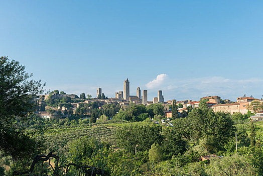 意大利托斯卡纳中世纪小镇圣吉米尼亚诺风景与古老的塔楼