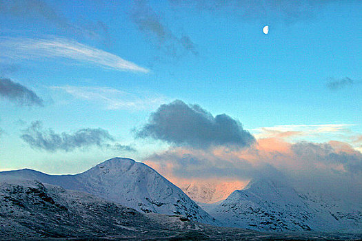 苏格兰,高地,叩依谷,黎明,月亮,积雪,山峦