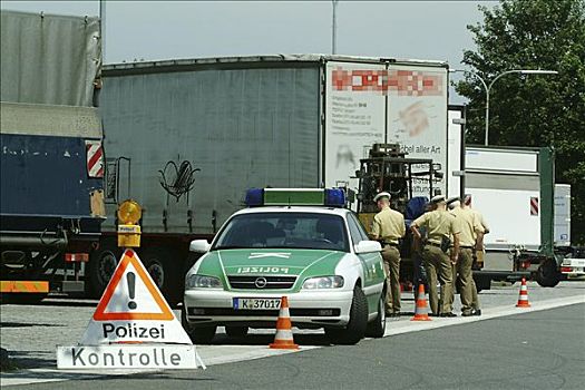 德国,北莱茵威斯特伐利亚,控制,卡车,公路,靠近,科隆,警察,检查,安全,货物,驾驶员,巡逻