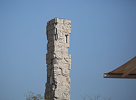 渌华池一根岩元素石柱图片