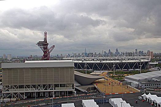 具有现代气息的具有现代气息的英国伦敦奥林匹克公园,伦敦碗,火炬