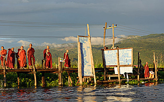 木桥,茵莱湖,僧侣,标识,掸邦,缅甸