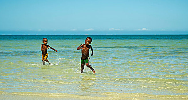madagascar,tulear,ifaty,children,running,into,the,turquoise,water