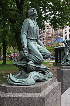 美国波士顿公地公园旅游中心门前的半圆形广场,帕克曼广场,parkman,plaza,的雕塑,宗教,religin