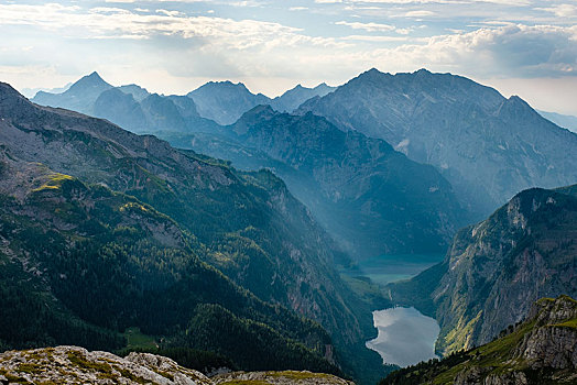 风景,湖,奧伯湖地区,背影,右边,瓦茨曼山,中间,左边,贝希特斯加登阿尔卑斯山,国家公园,贝希特斯加登地区,巴伐利亚,德国