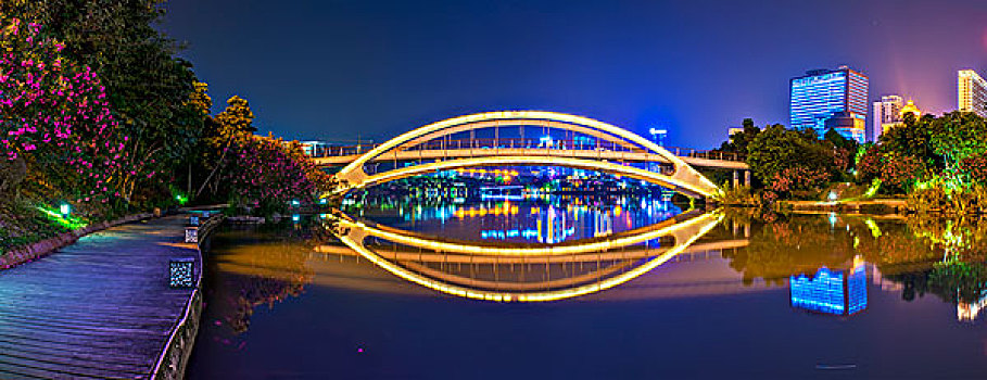 民歌湖曲水桥夜景全景