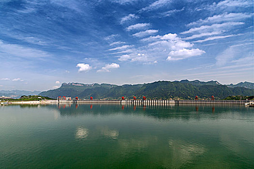 三峡大坝上游平湖