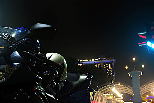 摩托车夜景