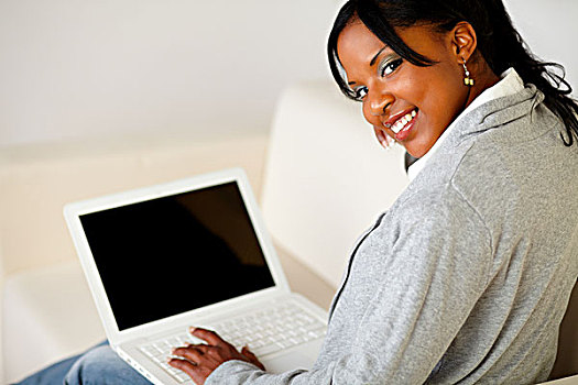 美国黑人,女性,浏览,互联网,笔记本电脑