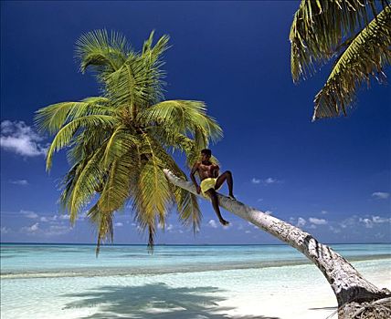 男青年,坐,海滩,马尔代夫,印度洋