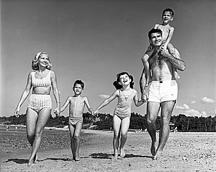 家庭,三个,儿童,走,海滩