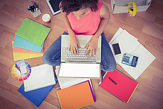 年轻,创意,职业女性,工作,笔记本电脑,地上
