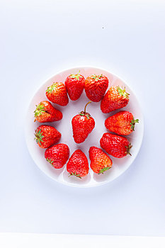 一些好看好吃的草莓