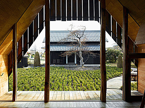 日式庭园,玻璃墙