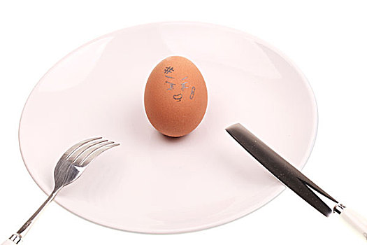 绘画鸡蛋放在盘子中