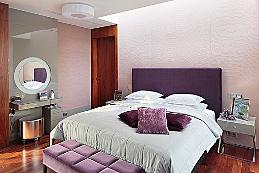 优雅,卧室,双人床,紫色,软垫,床头板,散落,垫子,苍白,灰色,毯子,简约,梳妆台,银色,凳子