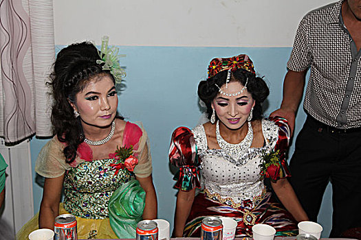 维吾尔族婚礼舞会