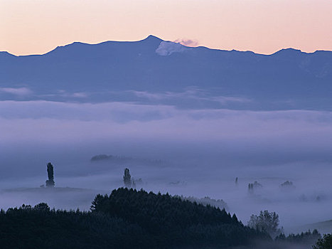 晨雾,山脉