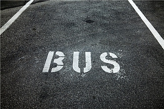 巴士,道路