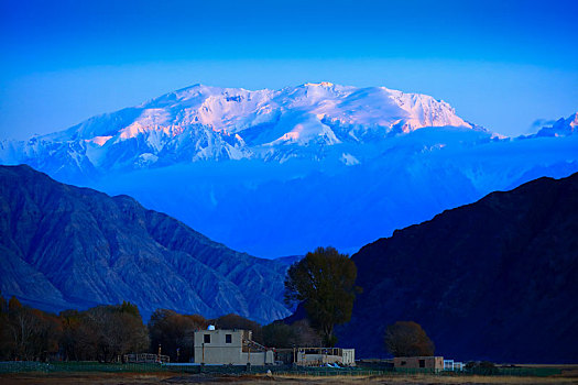 昆仑雪山