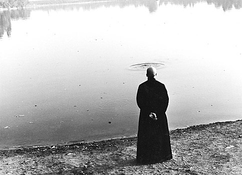 僧侣,站立,湖,光环,水,20世纪50年代,精准,地点,未知,法国,欧洲