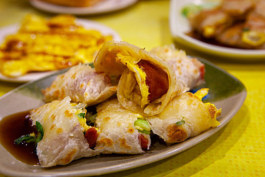 台湾人很喜欢也很好吃的早餐,火腿蔬菜蛋饼